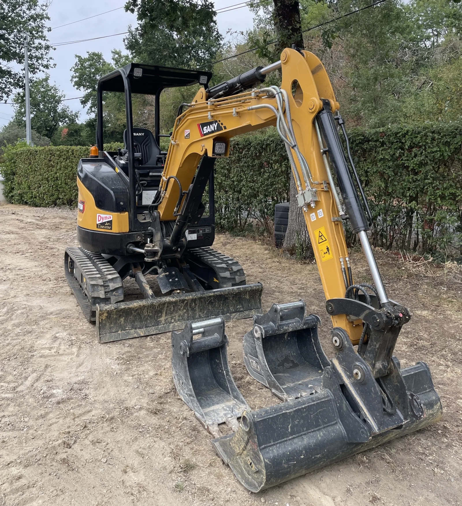 Vente et livraison d'une mini-pelle SANY SY26 un client maçon du sud Loire-Atlantique à Vallet — VENTE SANY SY26 — à Chateau THébaud, Loire-Atlantique — photo 2