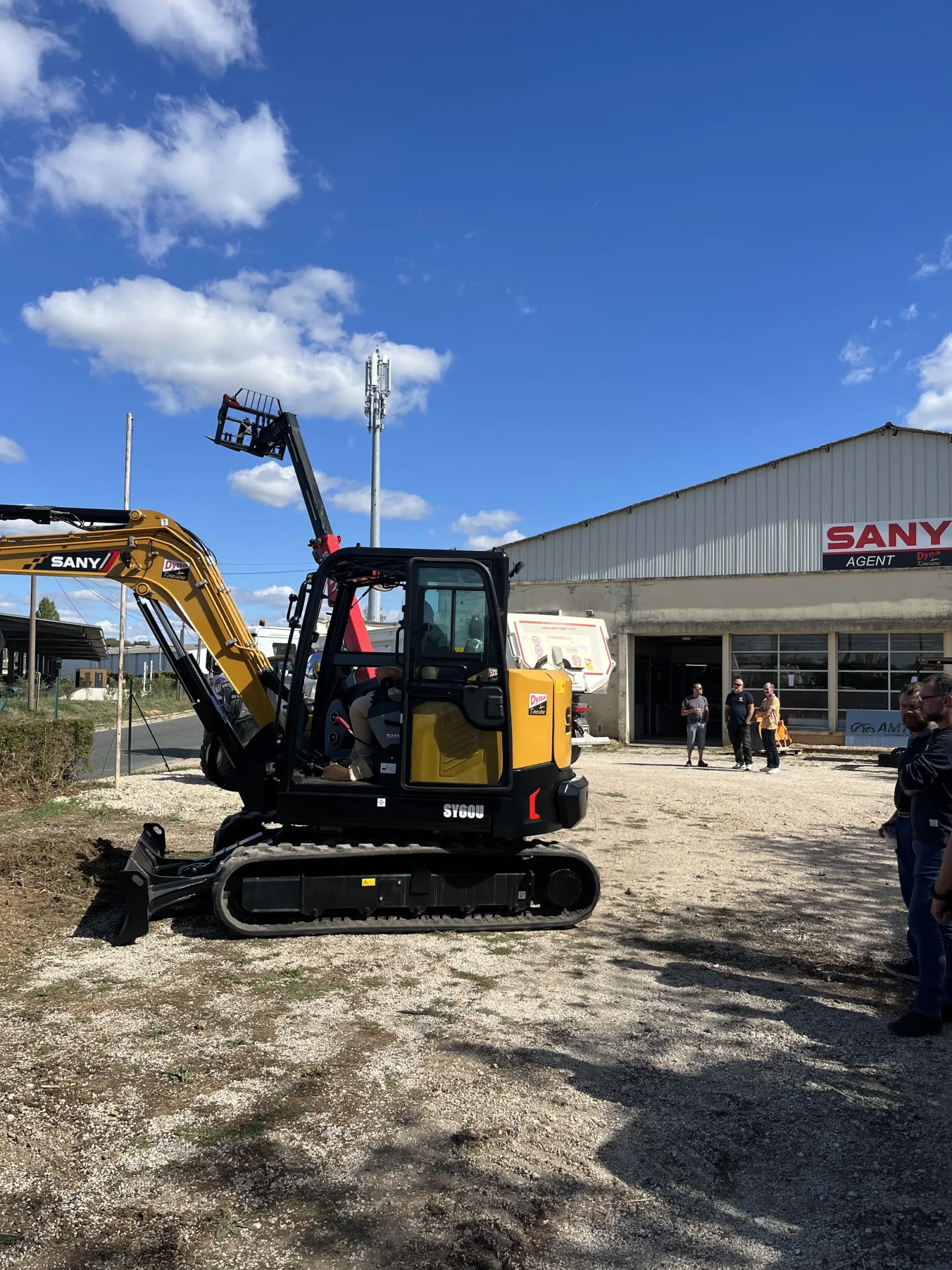 Porte ouverte agent AMTPS — DEMO SANY SY26C,SY155U,SY60U — à Saint-ouen, Loir-et-Cher — photo 1