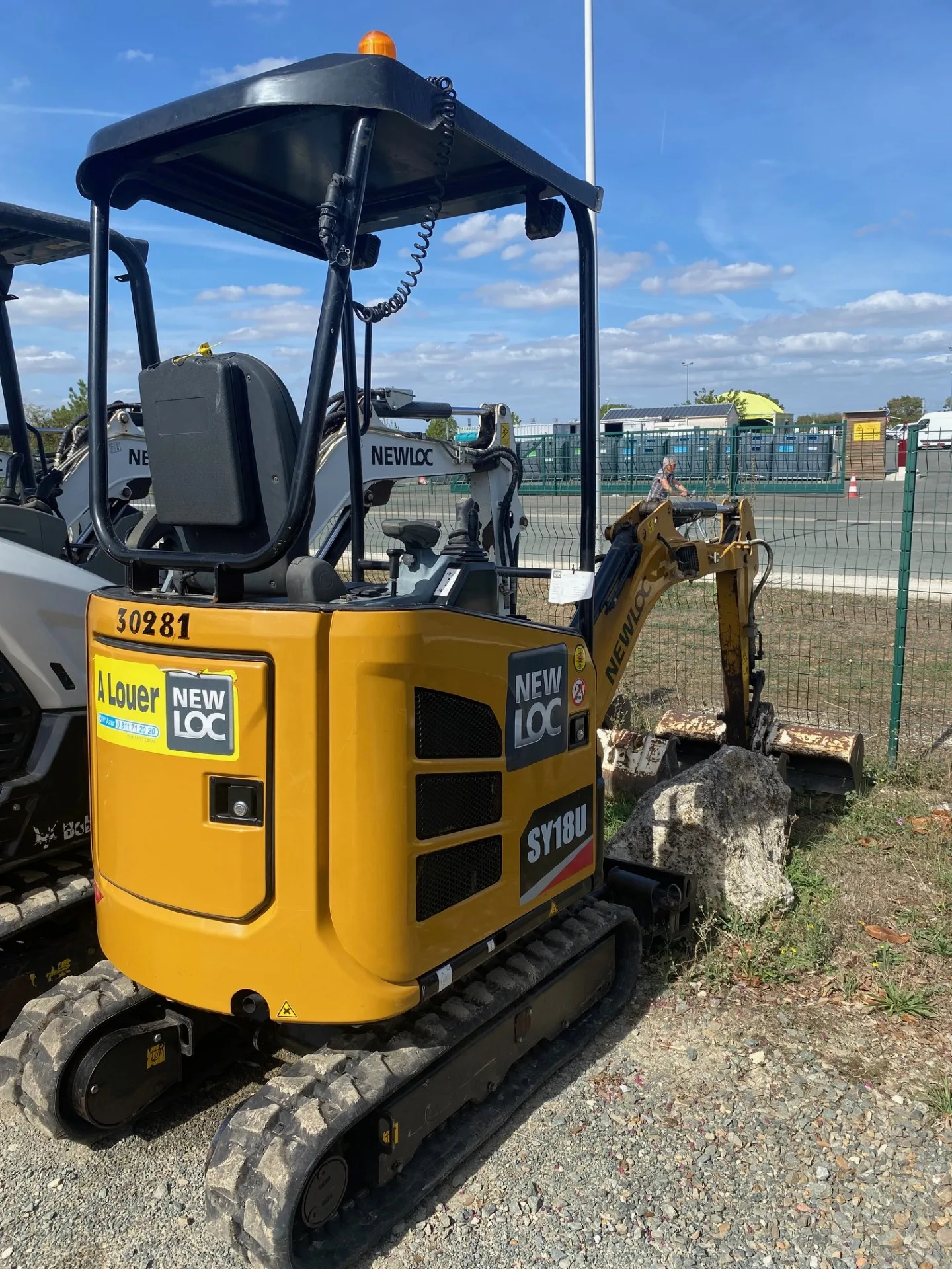 🚜 Ça bouge chez SANY à Surgères ! — LOCATION SANY Mini-pelle SY18 SY80 — à SURGERES, Charente-Maritime