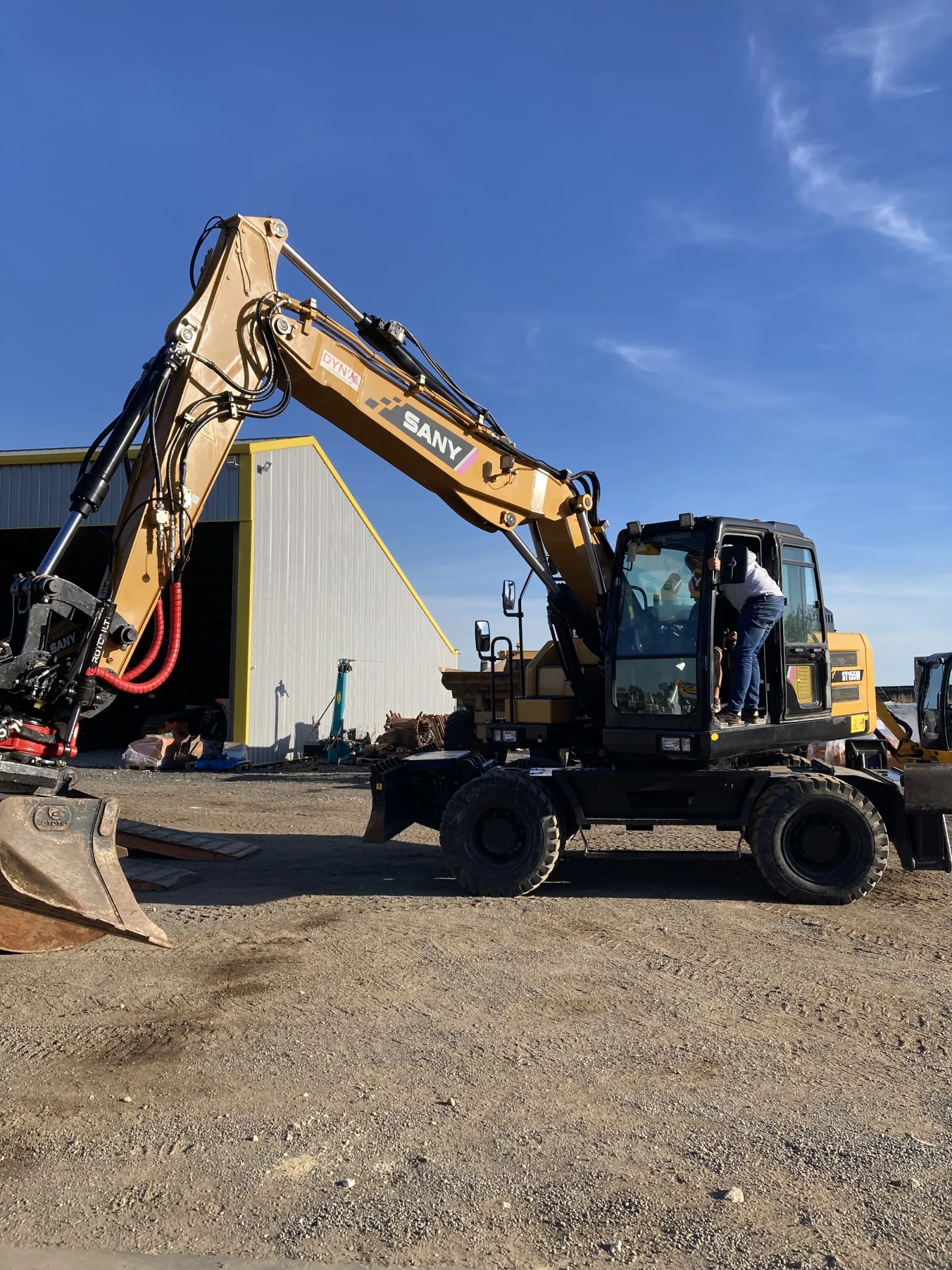 🚧 LOCATION SANY | SY155W - Pelle à pneus 15T — LOCATION SANY SY155W — à Sable sur Sarthe, Sarthe — photo 1