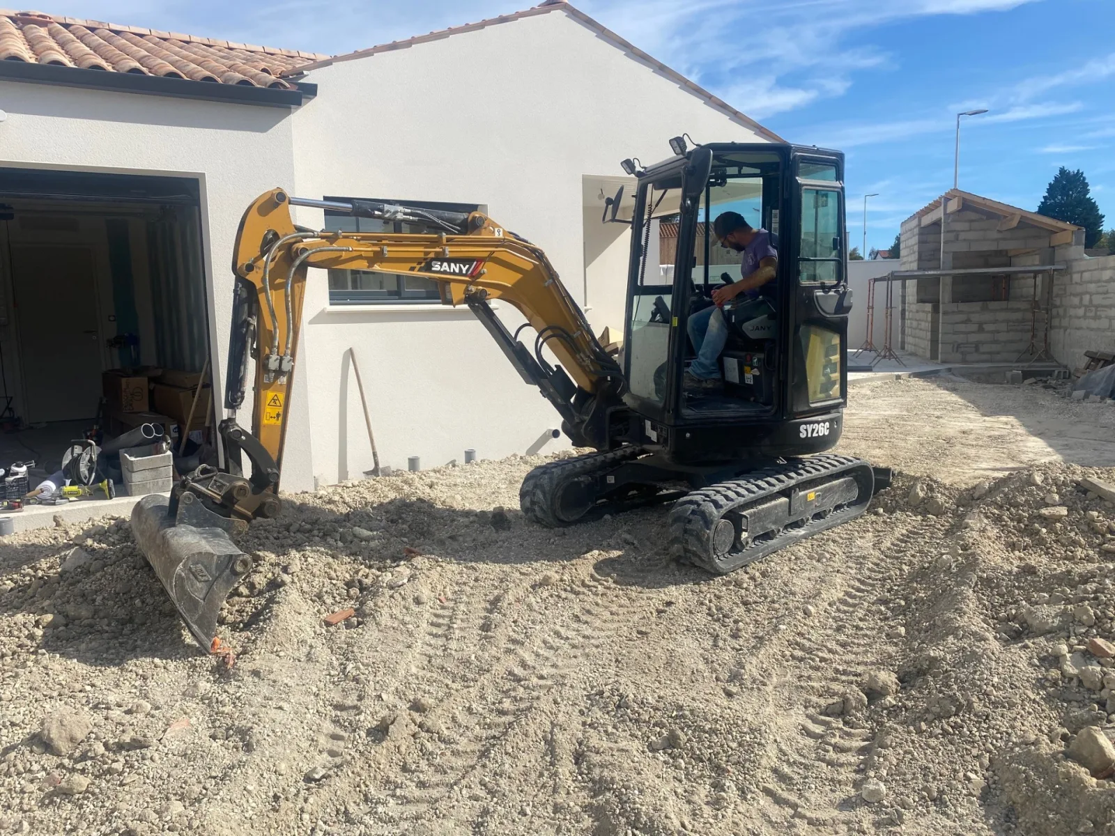 🚧 MINI-PELLE SANY SY26 EN ACTION À ROYAN ! — PROMOTION SANY SY26C — à ROYAN, Charente-Maritime — photo 1