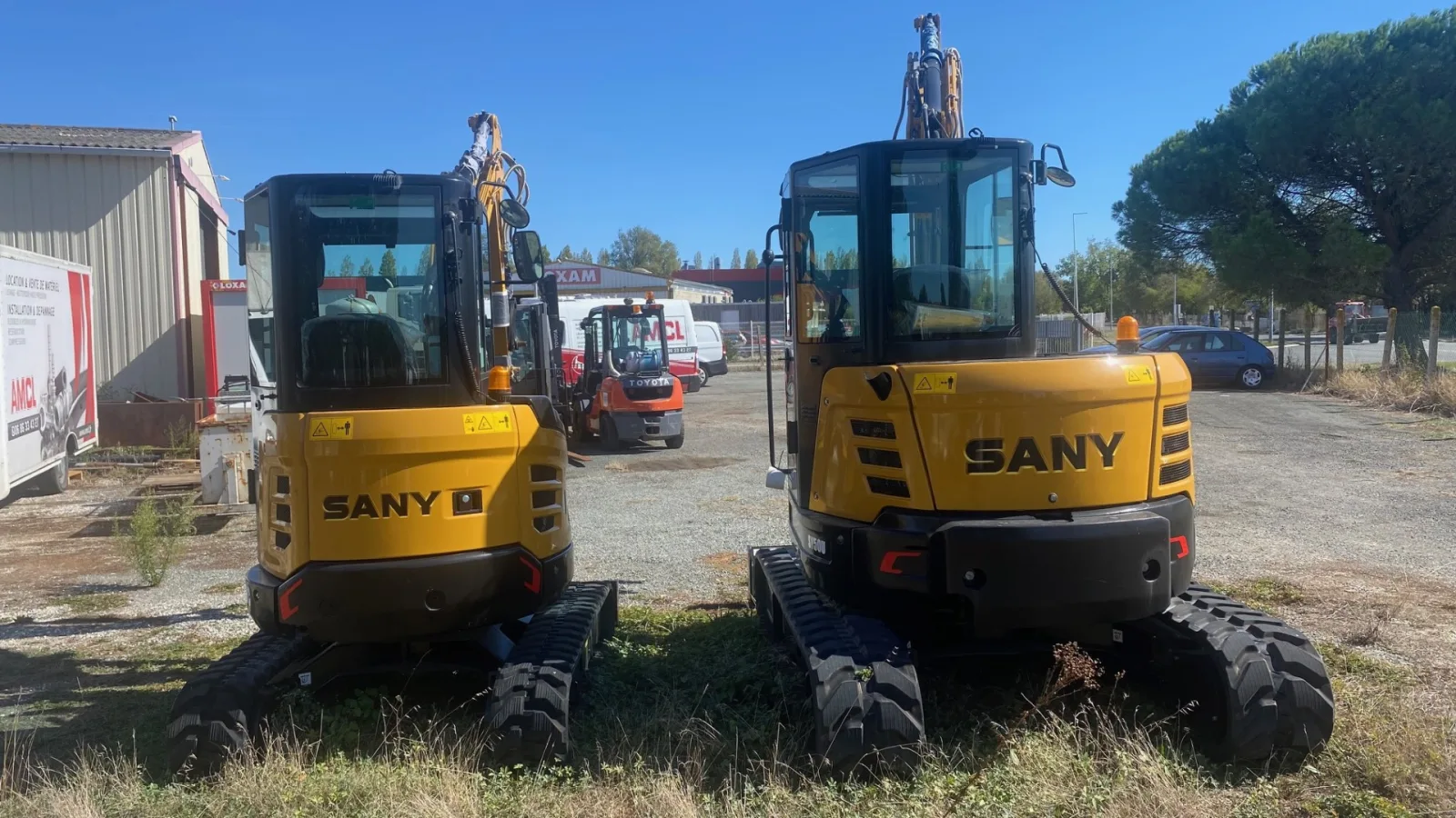 Exposition de SANY SY 26 ET SY50 — PROMOTION SANY SY26C SY50 — à ROCHEFORT, Charente-Maritime — photo 1