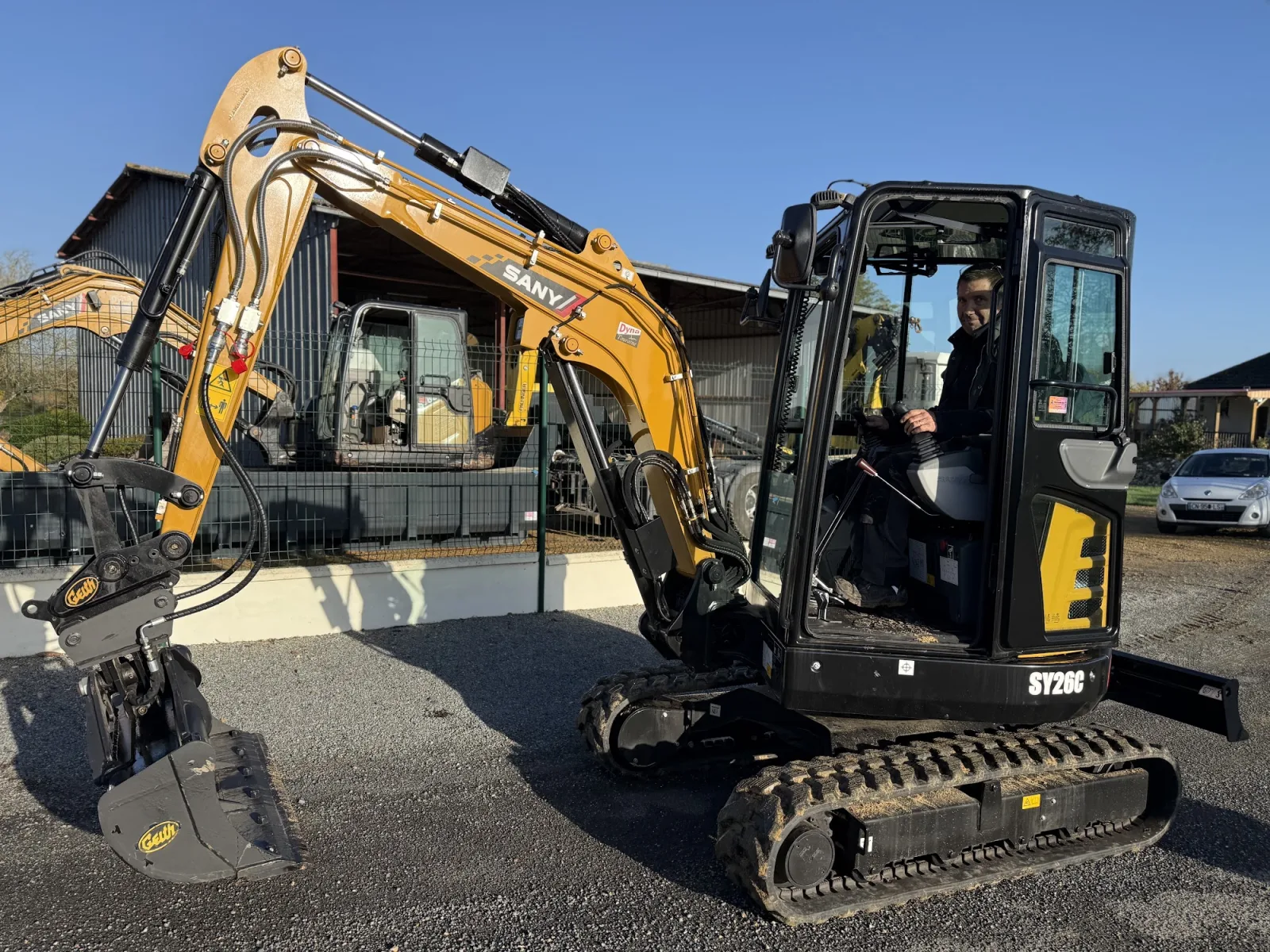 🚜 UNE NOUVELLE ENTREPRISE, UNE NOUVELLE SANY ! 💪 (SY26C) — VENTE SANY SY26C — à Villiers-au-Bouin, Indre-et-Loire — photo 4